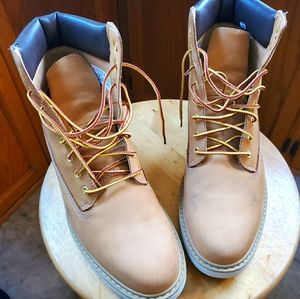 Womens size 10 gently used only 1 year old